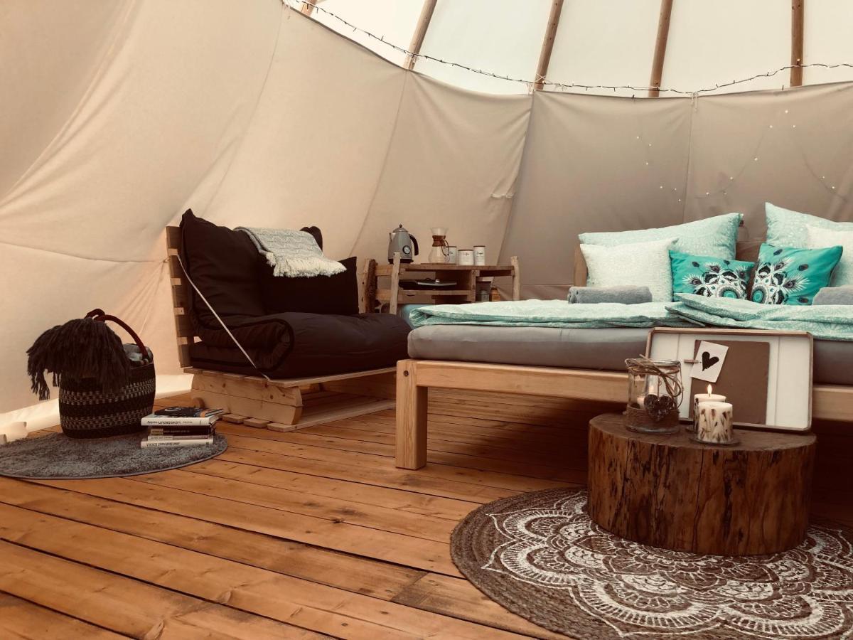 ホテル Glamping Nad Meandry Unhošť エクステリア 写真