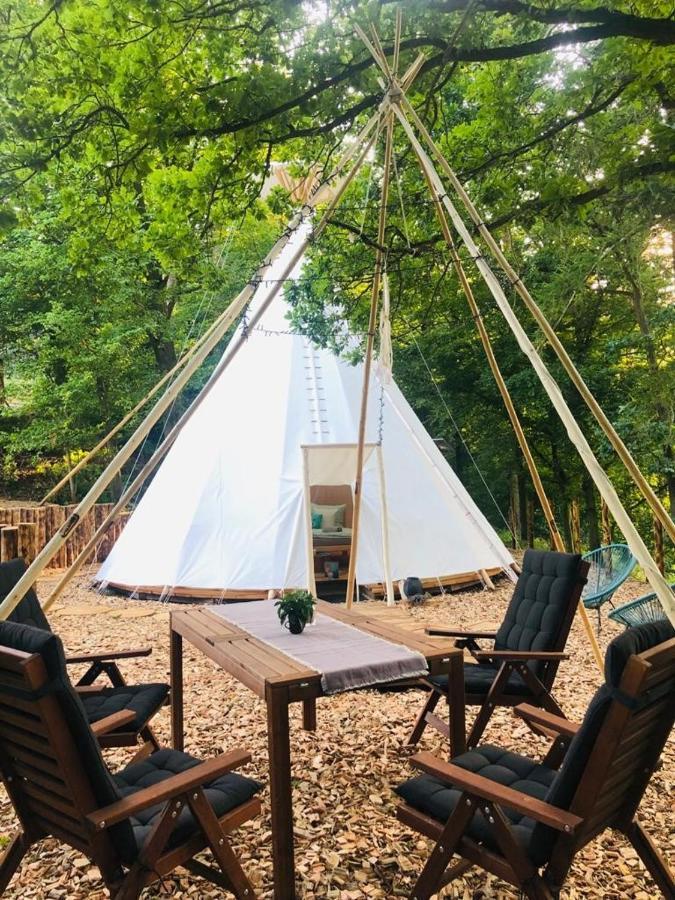 ホテル Glamping Nad Meandry Unhošť エクステリア 写真