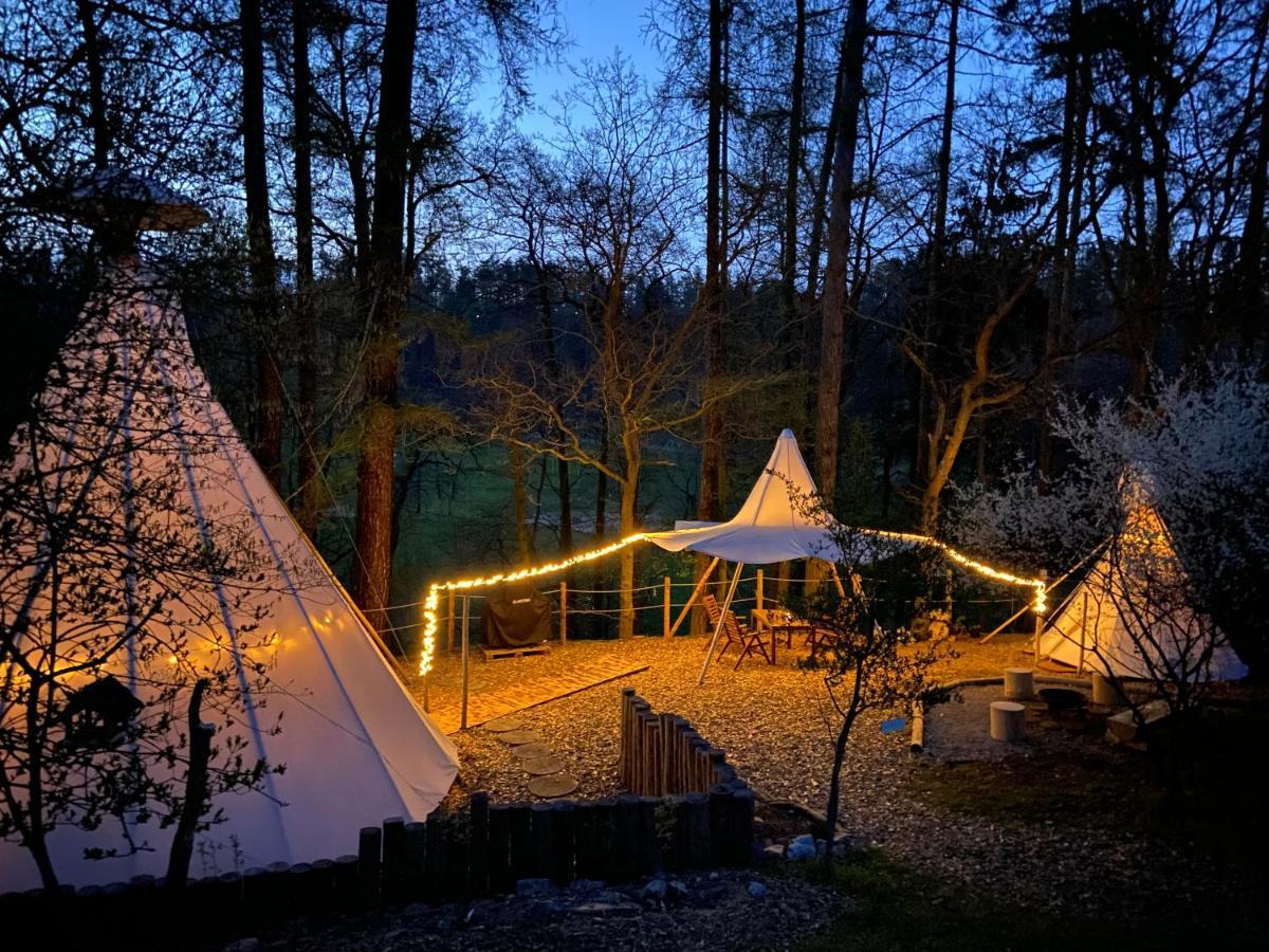 ホテル Glamping Nad Meandry Unhošť エクステリア 写真